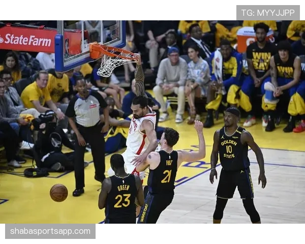 埃文·莫布里篮下高效终结能力显著优于队内内线，成为球队防守核心