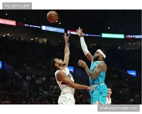 杨瀚森喝蛋白粉像喝水，训练完直接干掉一整桶