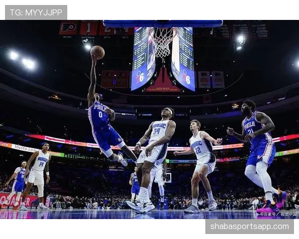 米德尔顿通过挡拆创造多次得分机会，助雄鹿拉开进攻差距