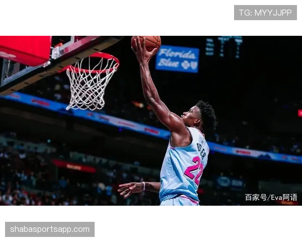 洛瑞无球跑动牵制防守，改变对手防线结构